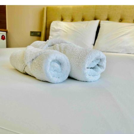 Port Twins Suites No2 พีเรียส ภายนอก รูปภาพ