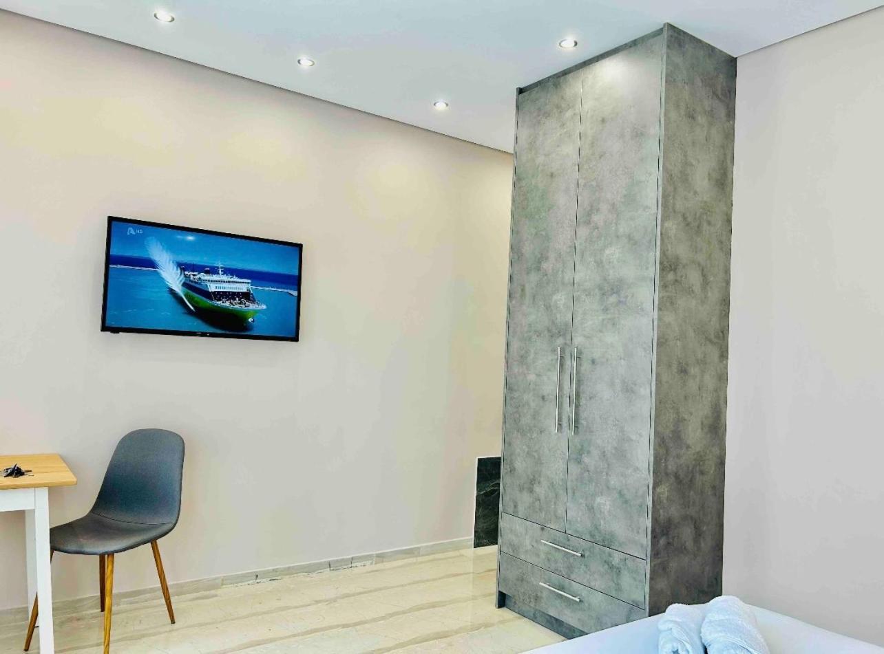 Port Twins Suites No2 พีเรียส ภายนอก รูปภาพ