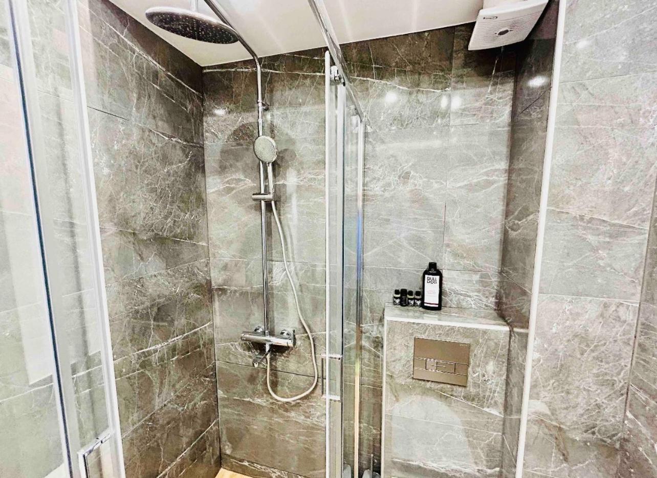 Port Twins Suites No2 พีเรียส ภายนอก รูปภาพ