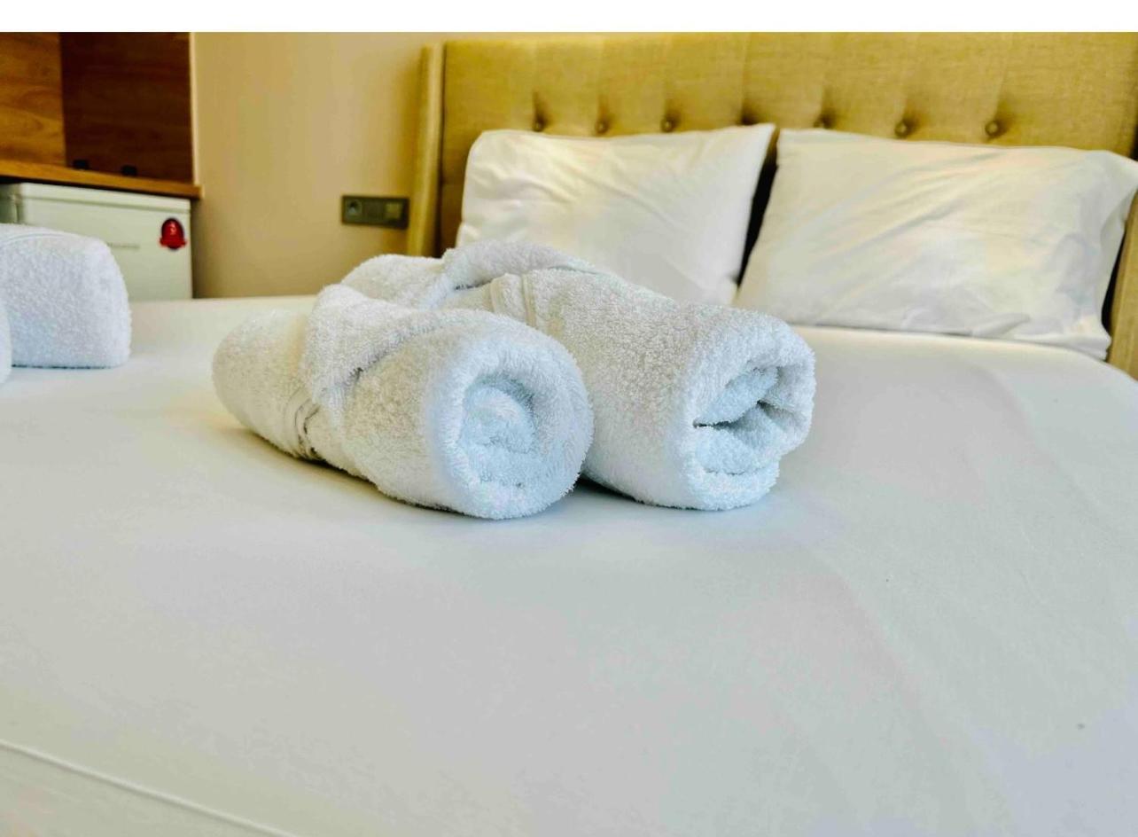 Port Twins Suites No2 พีเรียส ภายนอก รูปภาพ